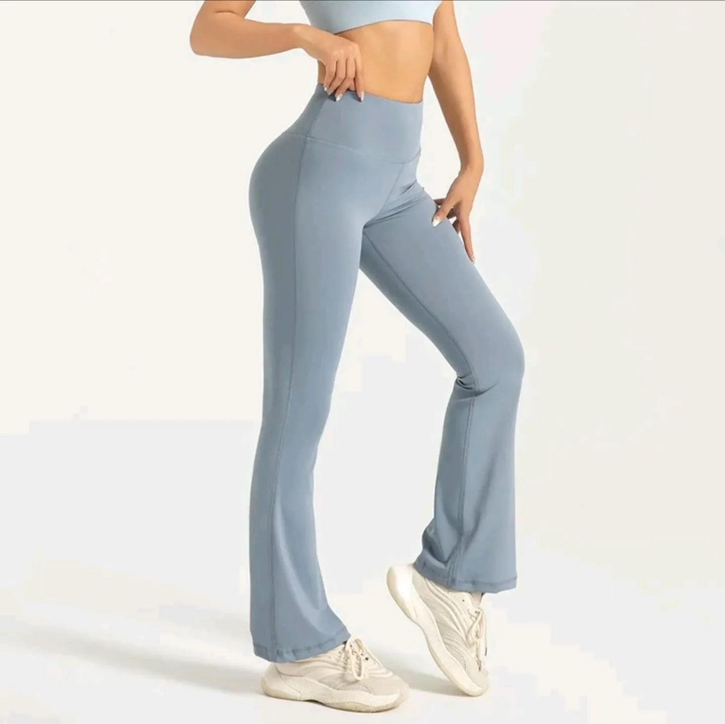 Pantalones deportivos acampanados